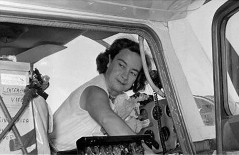 «Έφυγε» η πρώτη γυναίκα πιλότος που είχε κάνει μόνη το γύρο του κόσμου